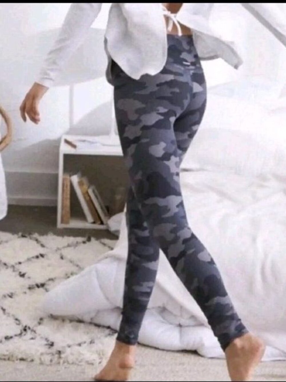 Aerie Chill Play Move Camo Print Leggings Size M Ankle Gray & Black Mid Rise